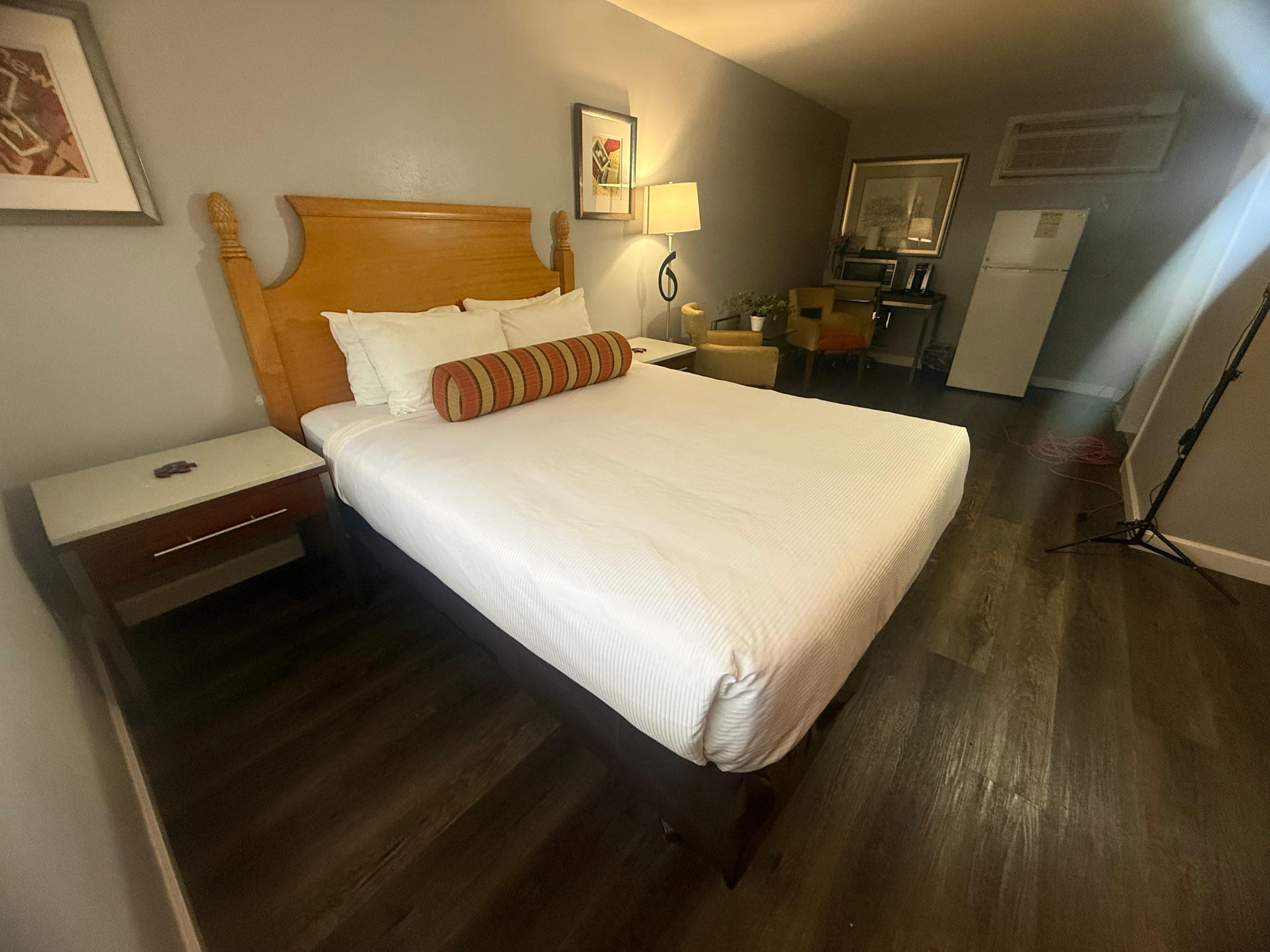 ADA One Queen Bed with Kitchen